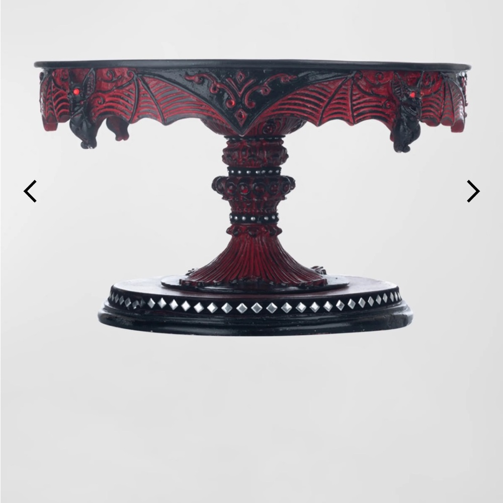 Katherine’s Collection 2023 Eternal Devotion Cake Stand $300 - Picture 3 of 4